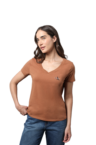 Camiseta Calvin Klein Jeans Decote V Reissue Feminina Caramelo